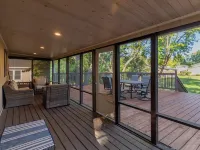 Updated 3 bed + office ranch home close to Downtown Madison Hotels in Monona