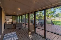 Updated 3 bed + office ranch home close to Downtown Madison Hotels in Monona