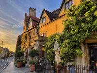 Old Bell Hotel Hotel dekat Highgrove Gardens
