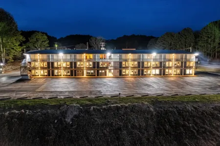 The Mallard Hotel & Suites Отели в г. Хотхаус