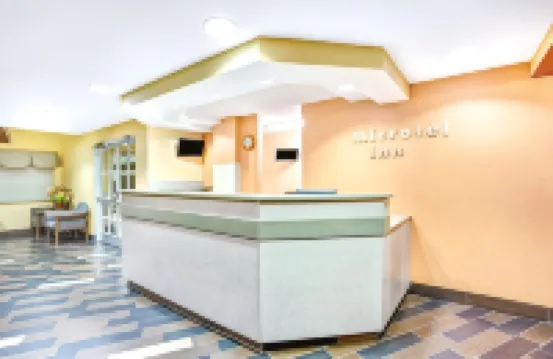 Microtel Inn & Suites by Wyndham Newport News Airport Hotel di Newport News