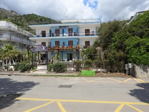 ChrisMare Hotel