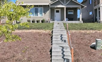 Central Tacoma Homestay with Breakfast Included -Private Room-