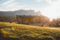 Icaro Hotel Hotels near Garni Hubertus