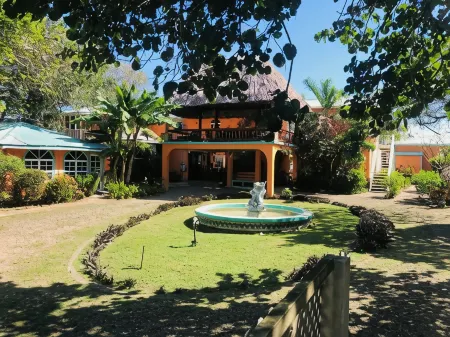 Coral Cove Inn Отели в г. Surfside