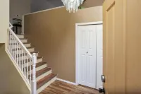 2 Bedroom 2 Bathroom Home Near Anchorage Golf Course and Zoo