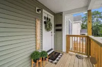 New and Modern Apartment just minutes away from Downtown Providence!