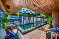 The Rockefeller Hotel by Newmark - Pools