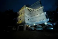 Hotel Sky Park Hotels near Kunnoth Juma Masjid