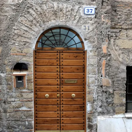 Mom Apartment Rooms&Suites Отели в г. Тиволи