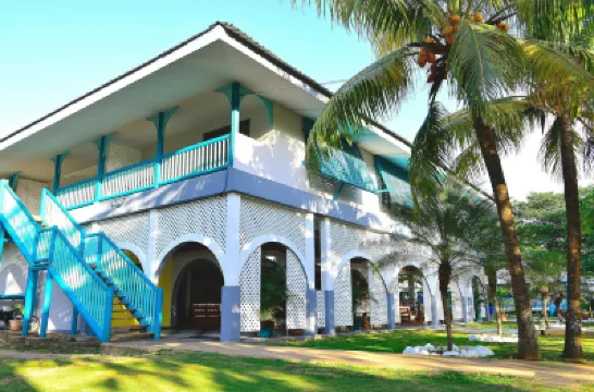 阿里納斯海灘酒店 酒店