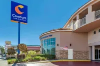 Comfort Inn & Suites Near Universal - N Hollywood - Burbank Hotel dekat Zombie Joe's Underground Theatre Group at ZJU