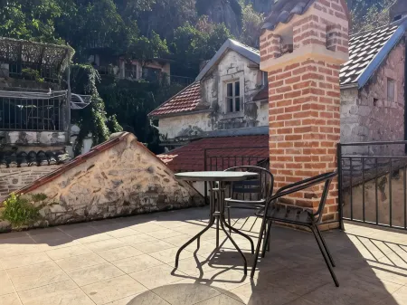 Antika Guesthouse Отели рядом с достопримечательностью «Kampana Tower»