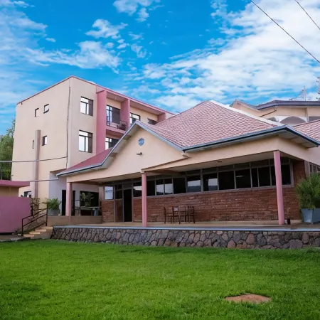 Romalo Hotel & Apartments