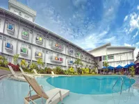 N Hotel - Pools