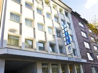 Hotel Cascade Superior Hotels near Oberkassel