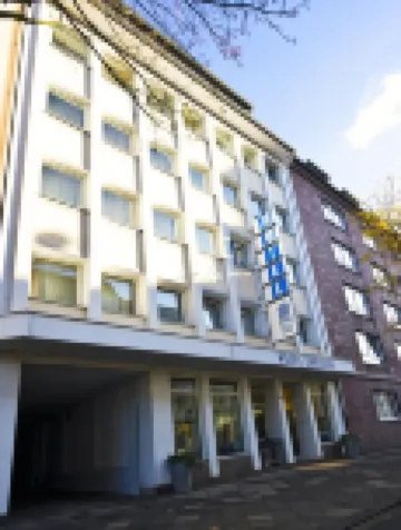 Hotel Cascade Superior Hotels near Robert Schumann Saal