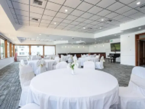 ออยสเตอร์ เบย์ อินน์แอนด์สวีทส์ โรงแรมในเบรเมอร์ตัน