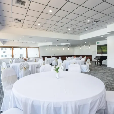 Oyster Bay Inn & Suites