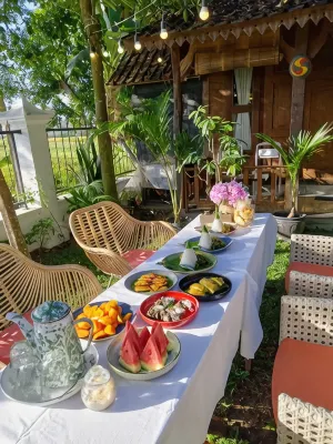 VILLACANTIK Yogyakarta TripleBed for 6 Persons Hotel di Galur