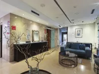 你&CO.J.植物園精品住宿 杜麗亞地鐵站（Túria Metro Station）附近的飯店