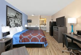 Super 8 by Wyndham Victoria / South / Hwy 59