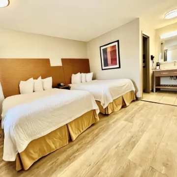 Days Inn & Suites by Wyndham Arlington Near Six Flags Hotels near Six Flags Mall