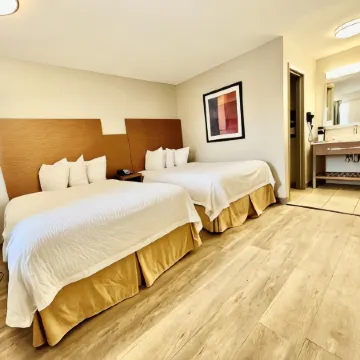 Days Inn & Suites by Wyndham Arlington Near Six Flags