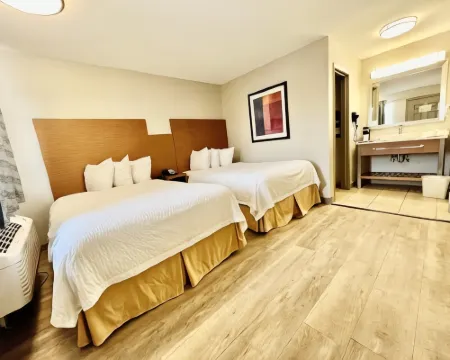 Days Inn & Suites by Wyndham Arlington Near Six Flags Hotels in Arlington