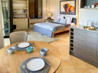 Windhover Suites - 5-Star