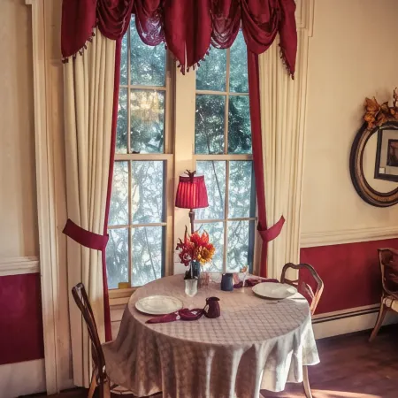 Silver Heart Inn & Cottages