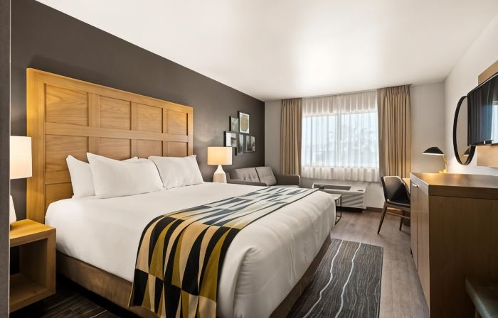 Oxford Suites Redding