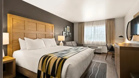 Oxford Suites Redding in Redding