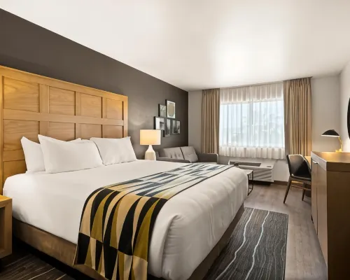 Oxford Suites Redding Hotels in Redding
