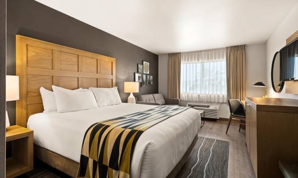 Oxford Suites Redding