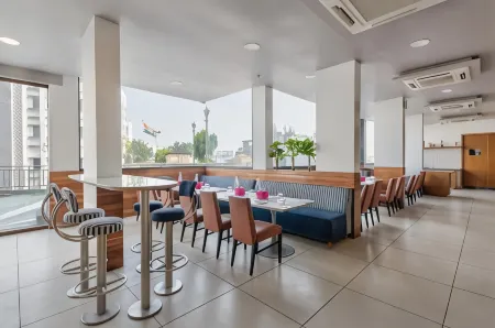 Ginger Surat City Centre Отели рядом с достопримечательностью «Kargil Chowk memory»