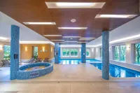 Royal Club Hotel - Pools