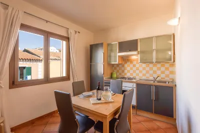 Relaxing Cristal Blu Studio Sleeps 4 Num1493 Отели рядом с достопримечательностью «Stagno della Coluccia»
