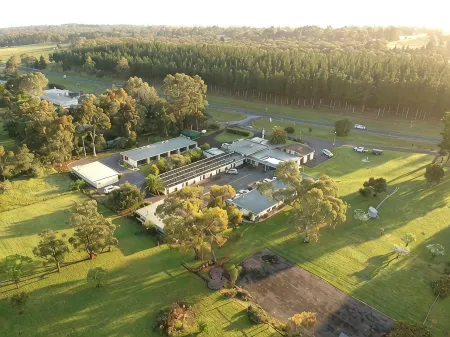 William Macintosh Motor Lodge