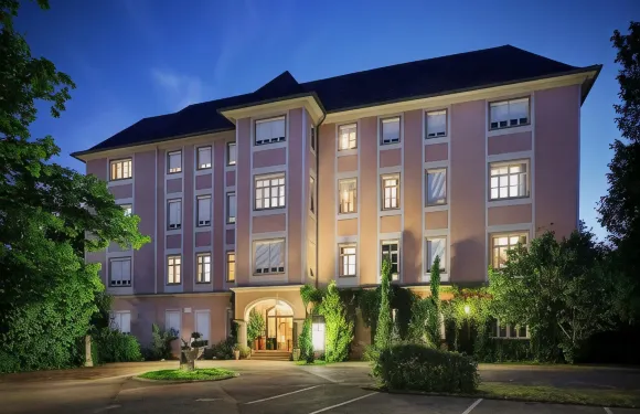 古騰布倫温泉酒店