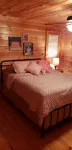Wanderlust! Cozy 2-bedroom cabin with Mountain Views in lovely Murphy with WiFi