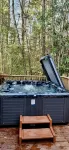 HootOwl Cabin Mountains, Trails and Huge Hot Tub under the Stars!