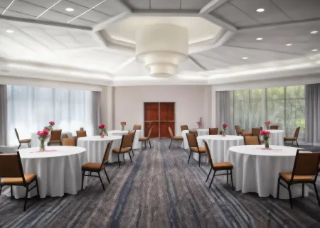 Holiday Inn Express & Suites New Orleans Airport South