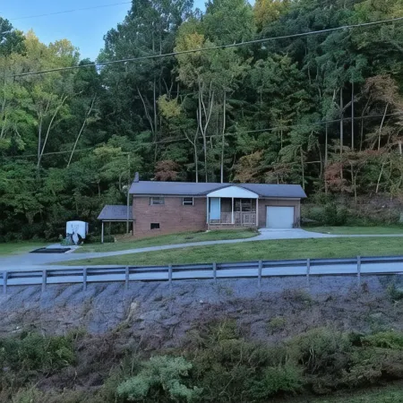 Watts Bar LakeThe Thomas House 2489 River Rd. Kingston TN 37763