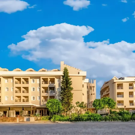 Julian Club Hotel