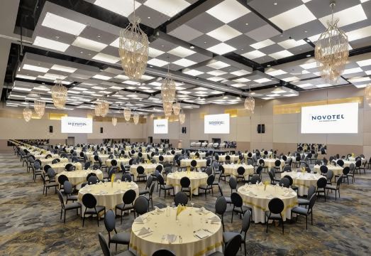 [노보텔 아부 다비 알 부스탄의 로비 이미지]