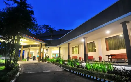 Candisari Hotel & Resto