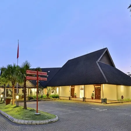 Grand Whiz Hotel Trawas Mojokerto