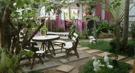 Baan Gon Chompu Отели рядом с достопримечательностью «Wat Huai Sai Thong»