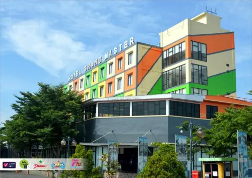 Grand Master Hotel Purwodadi - parkir